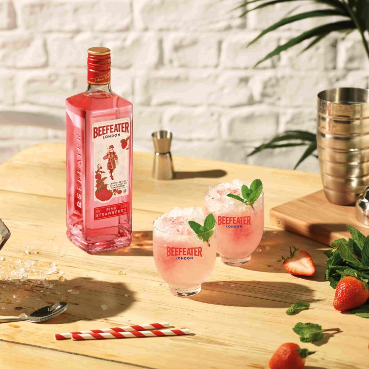 beefeater pink strawberry gin bramble cocktail