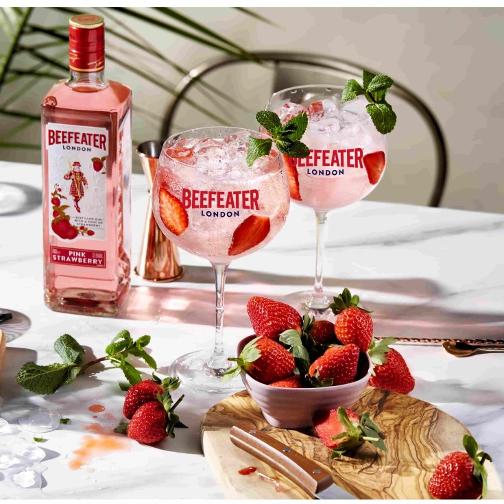 Pin Gin & Tonic cocktail recipe - Beefeater Pink Strawberry GIn