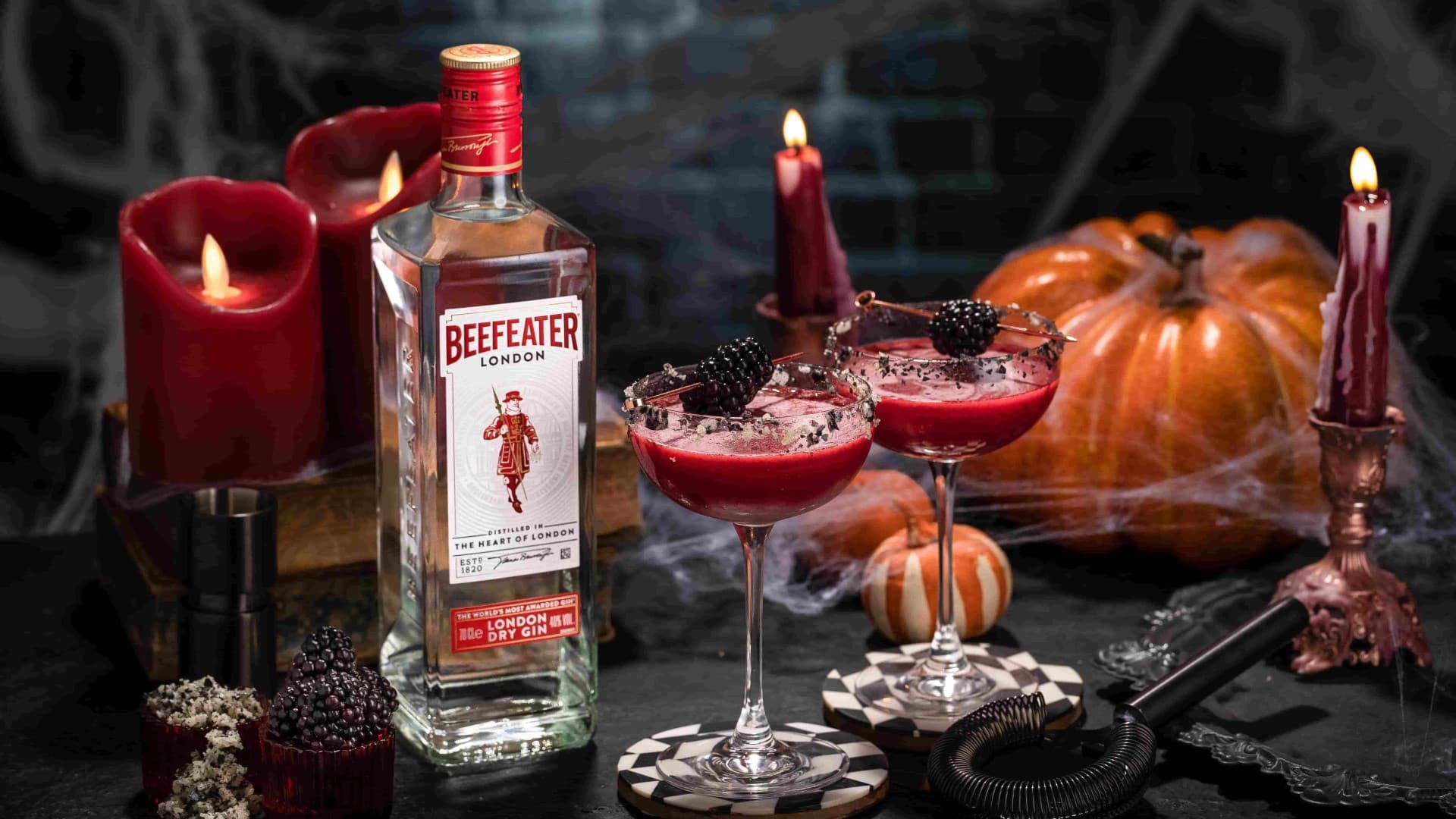 beefeater london dry gin bat berry sour cocktail