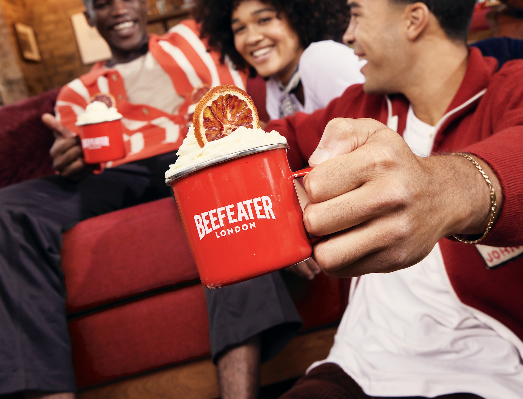 [限定商品] セット(Beefeater, Busker, Glendowan) Gingerbread Hot Chocolate Cocktail Recipe - Beefeater Gin USA