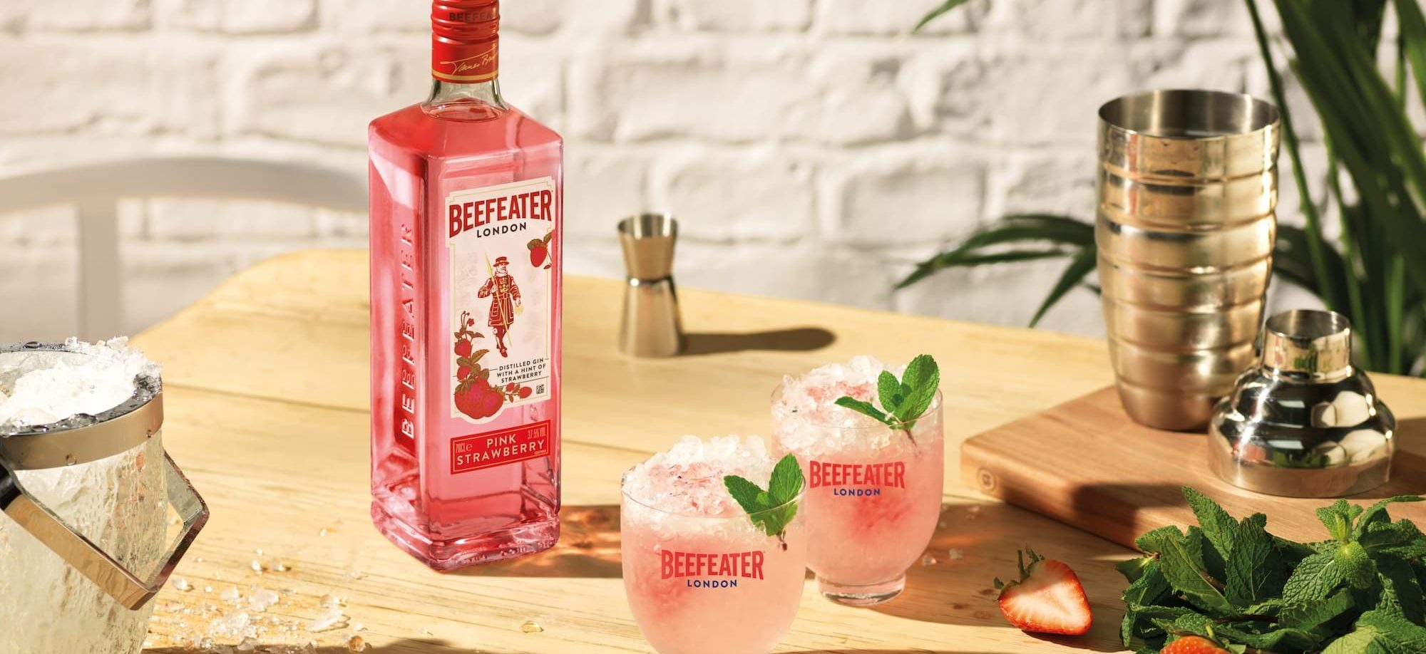 beefeater cocktail pink bramble e1706701486867 aspect ratio 1647 756